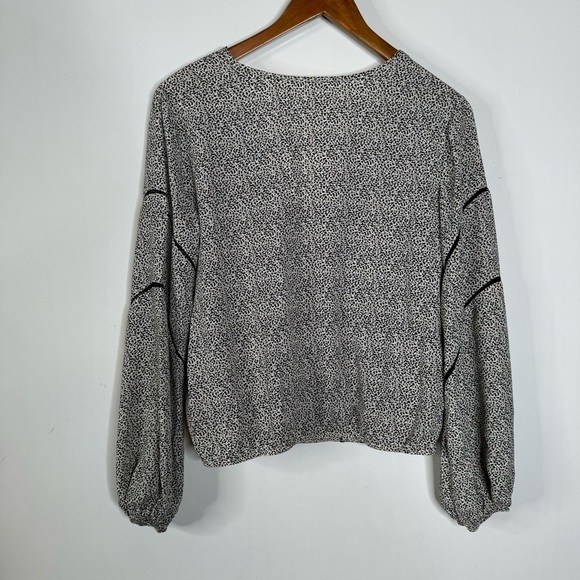 Sienna Sky NWT Wrap Front Blouse Size Medium - Picture 2 of 5